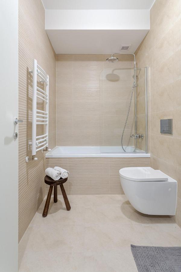 Il Lago - Azur - Cozy Luxurious Smart Home By The Lake Voluntari Eksteriør bilde